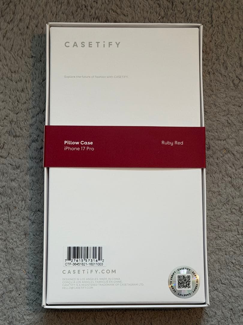 CASSETiFY ピローケース レッド リボン iPhone 17 Pro