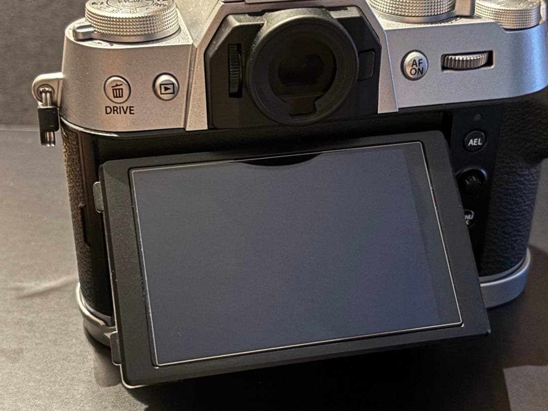 【長期保証付28年1月】美品FUJI FILM X-T50 シルバー