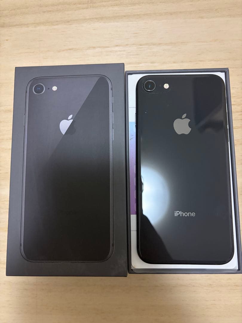 Apple iPhone 8 ブラック 本体　64GB