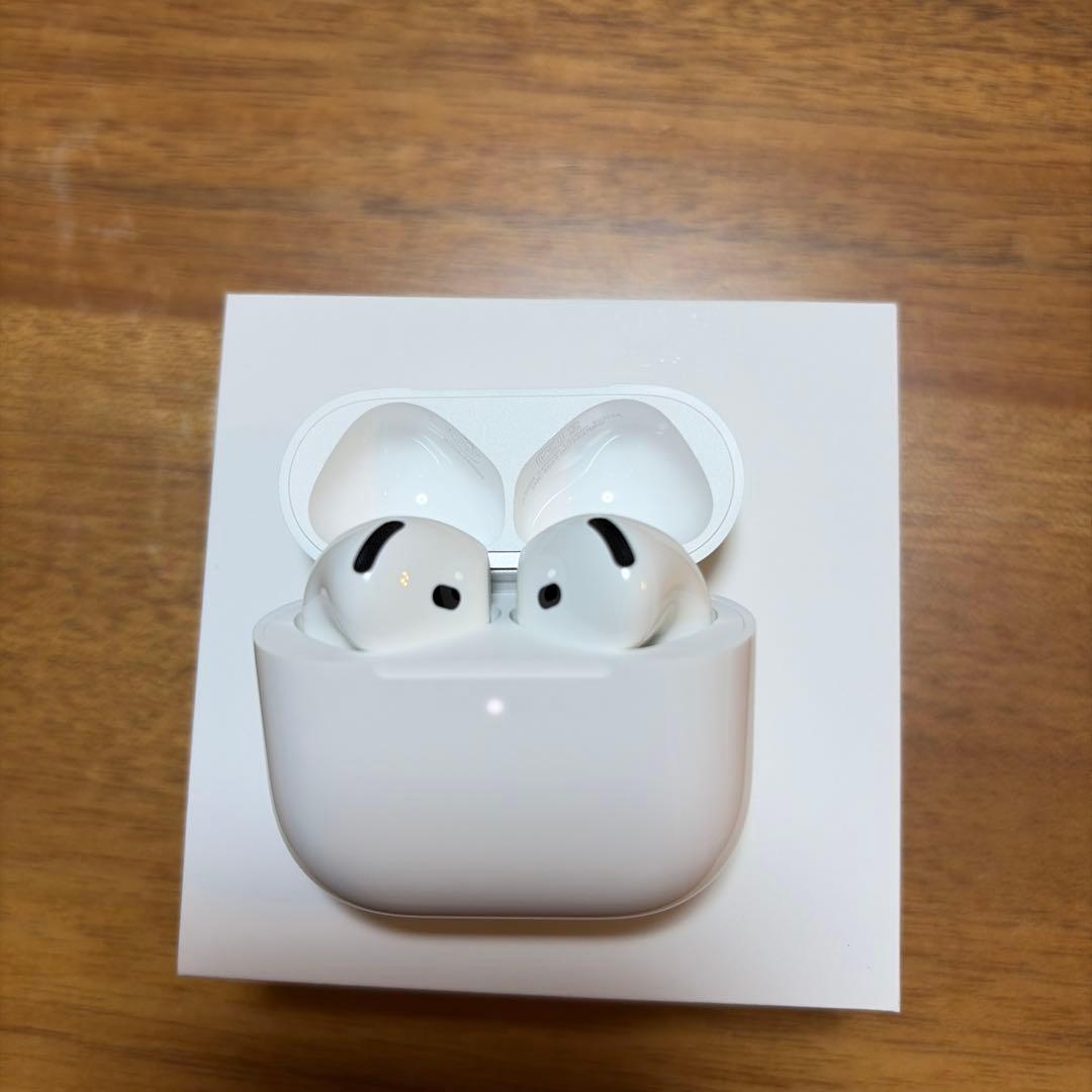 【中古】AirPods 4 アクティブノイズキャンセリング搭載モデル