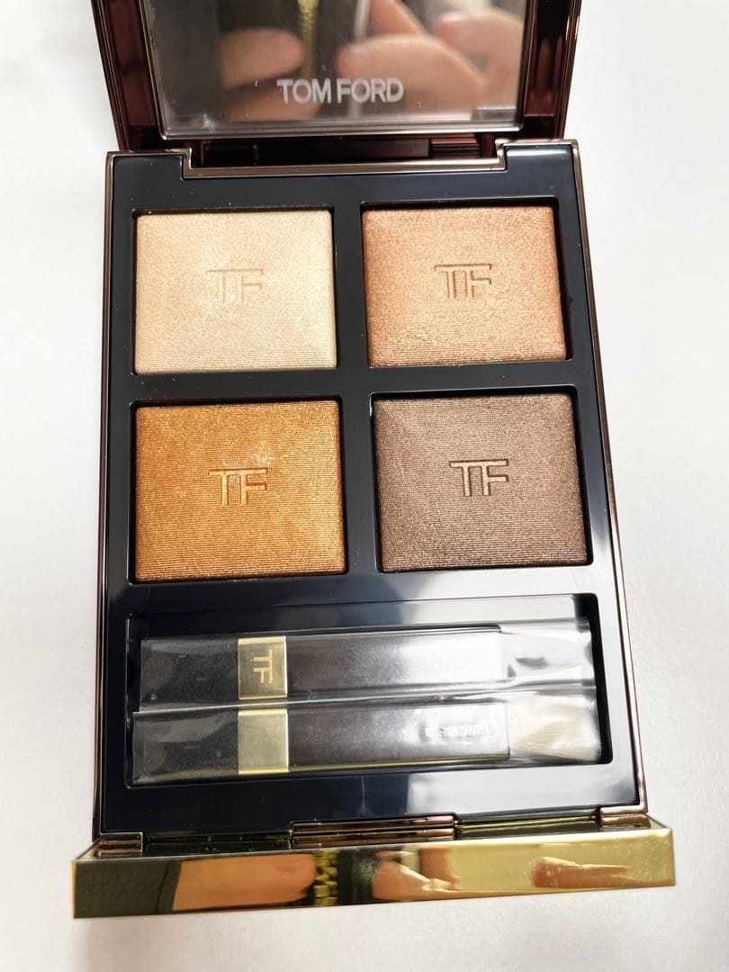 【新品未使用布付き】廃盤色TOM FORD アイカラークォード04Aサスピション