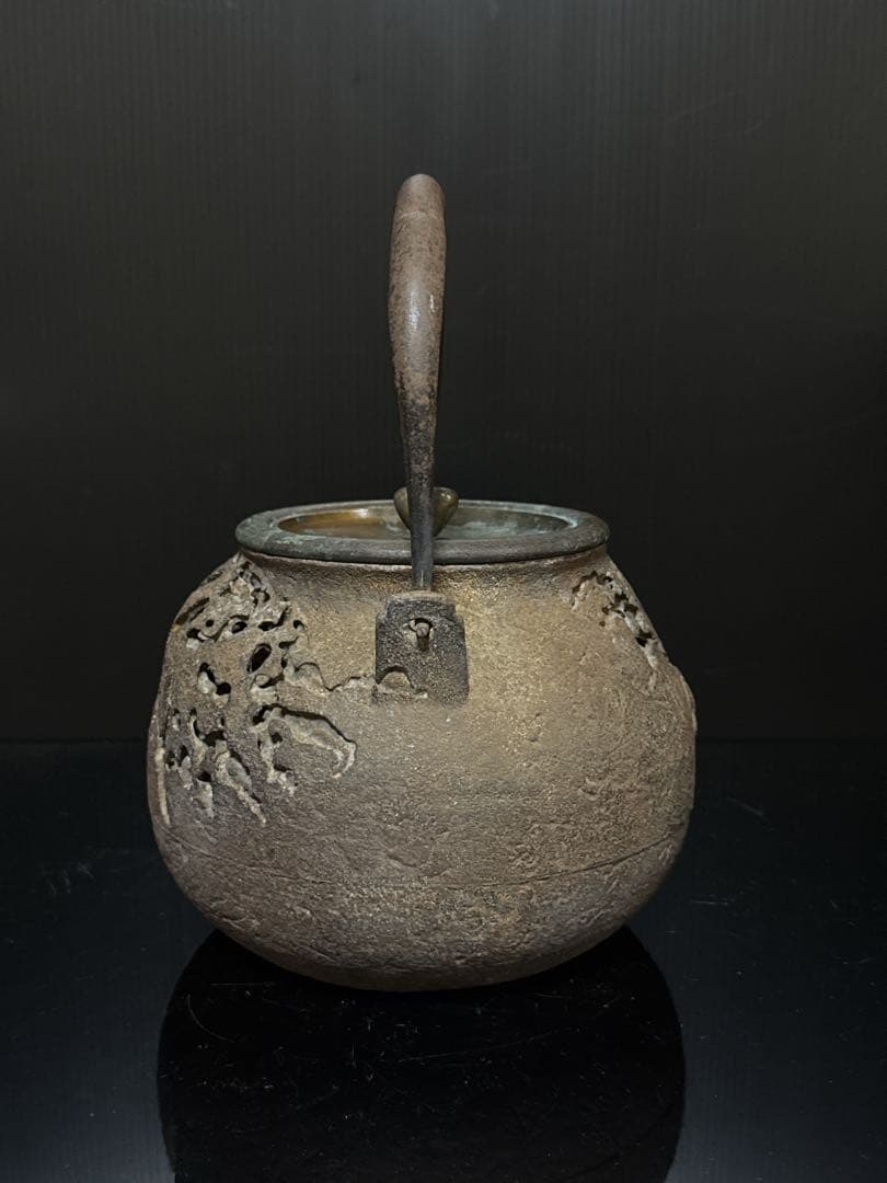 龍文堂 名人 造 胴印 花押入在銘蓋 盛上透岩蟹図 鉄瓶 茶道具
