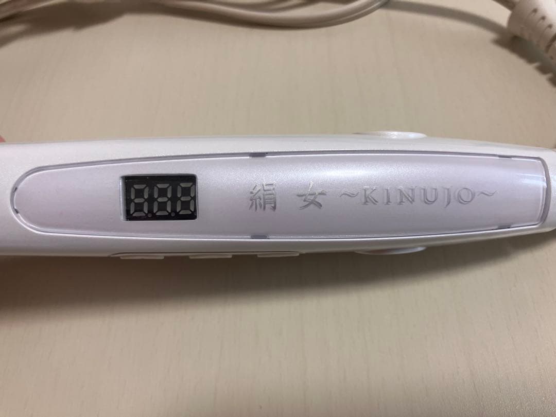 【みりん】【美品】KINUJO 絹女 ストレートヘアアイロン