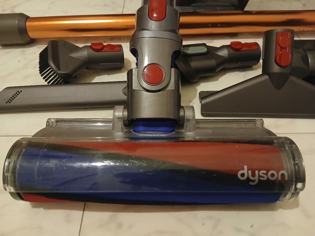 M*屋様 Dyson V10 Fluffy 動作品 付属品多数 純正ヘッド付
