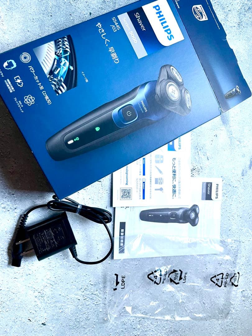 【極美品】PHILIPS フィリップス　髭剃り　シリーズ　5000 シェーバー