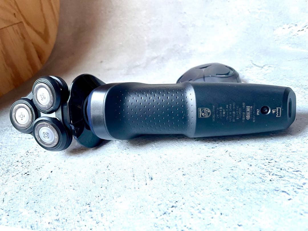 【極美品】PHILIPS フィリップス　髭剃り　シリーズ　5000 シェーバー