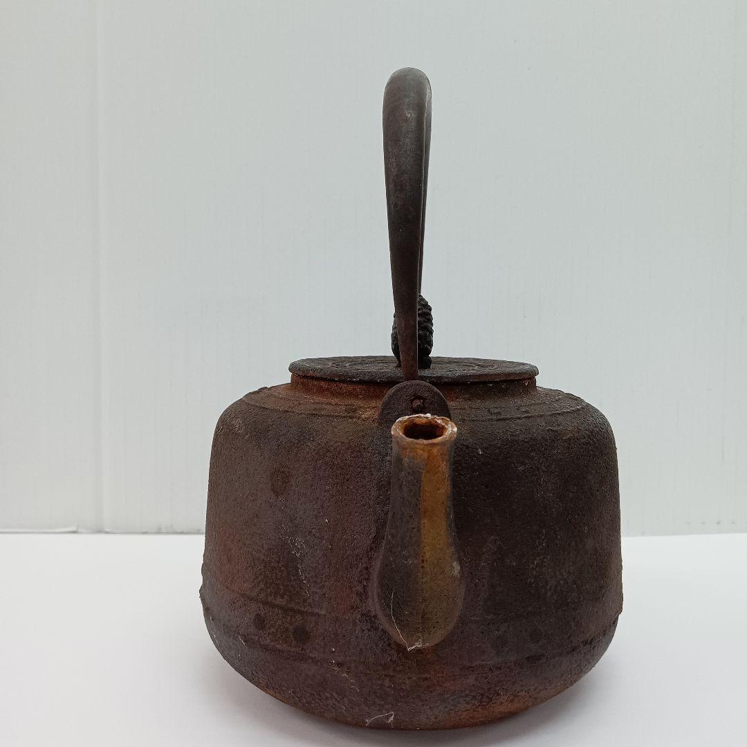 ♢355 骨董 鉄瓶 鉄器 湯沸かし 松 茶道具 蓋裏記名彫刻あり