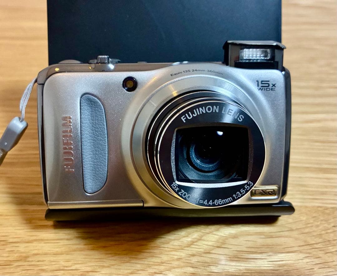 FUJIFILM 　FINPIX　 F300　EXR