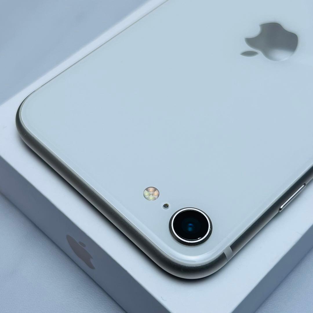 【良美品☆】iPhoneSE第3世代 本体 White 128GB SIMフリー