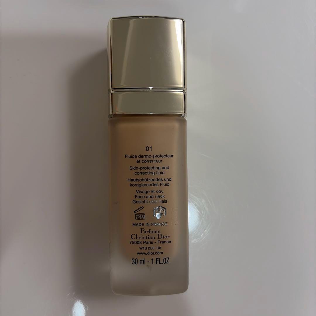 Diorプレステージ　ホワイト ル プロテクターUVルミエールBB01 30ml