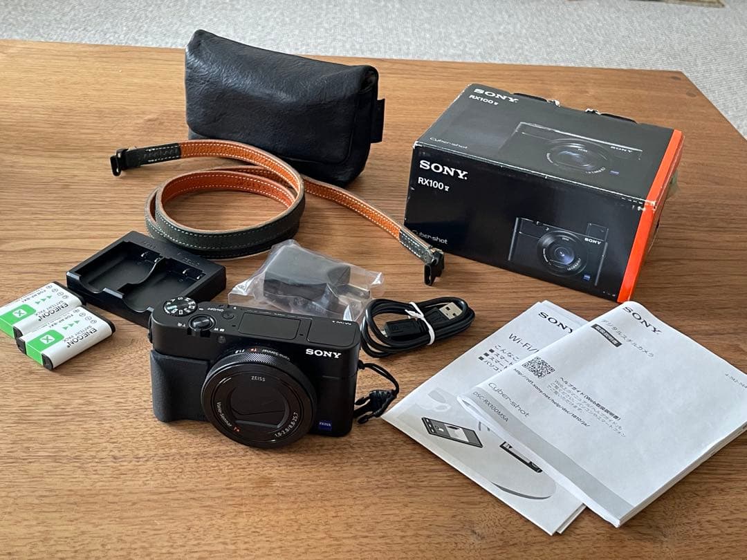 【美品】SONY RX100M5A 社外バッテリー2個と皮ストラップ&皮ケース付