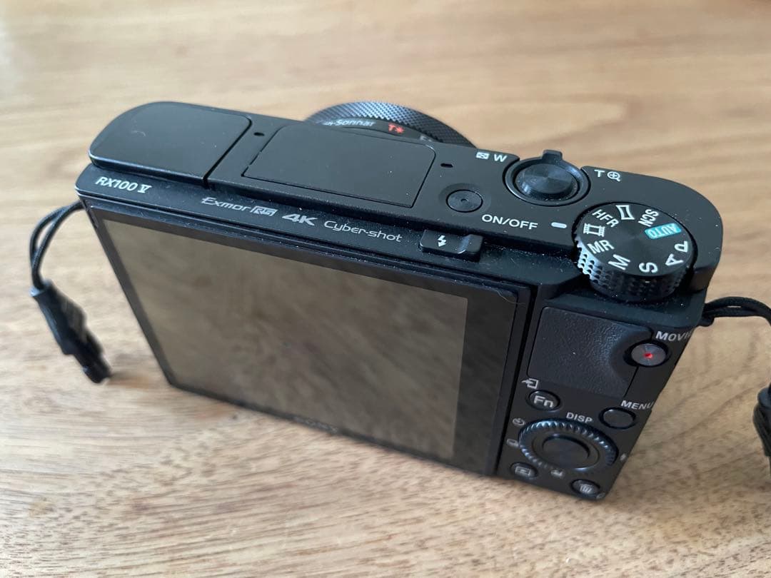 【美品】SONY RX100M5A 社外バッテリー2個と皮ストラップ&皮ケース付