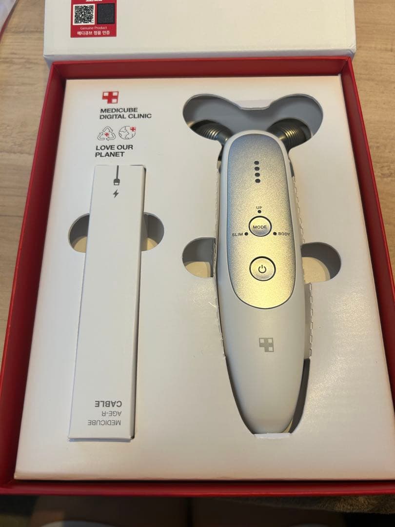 メディキューブ AGE-R 美顔器　＆　毛穴ゼロパッド