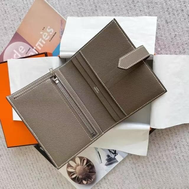 【極美品】高級本革製 折りたたみ財布