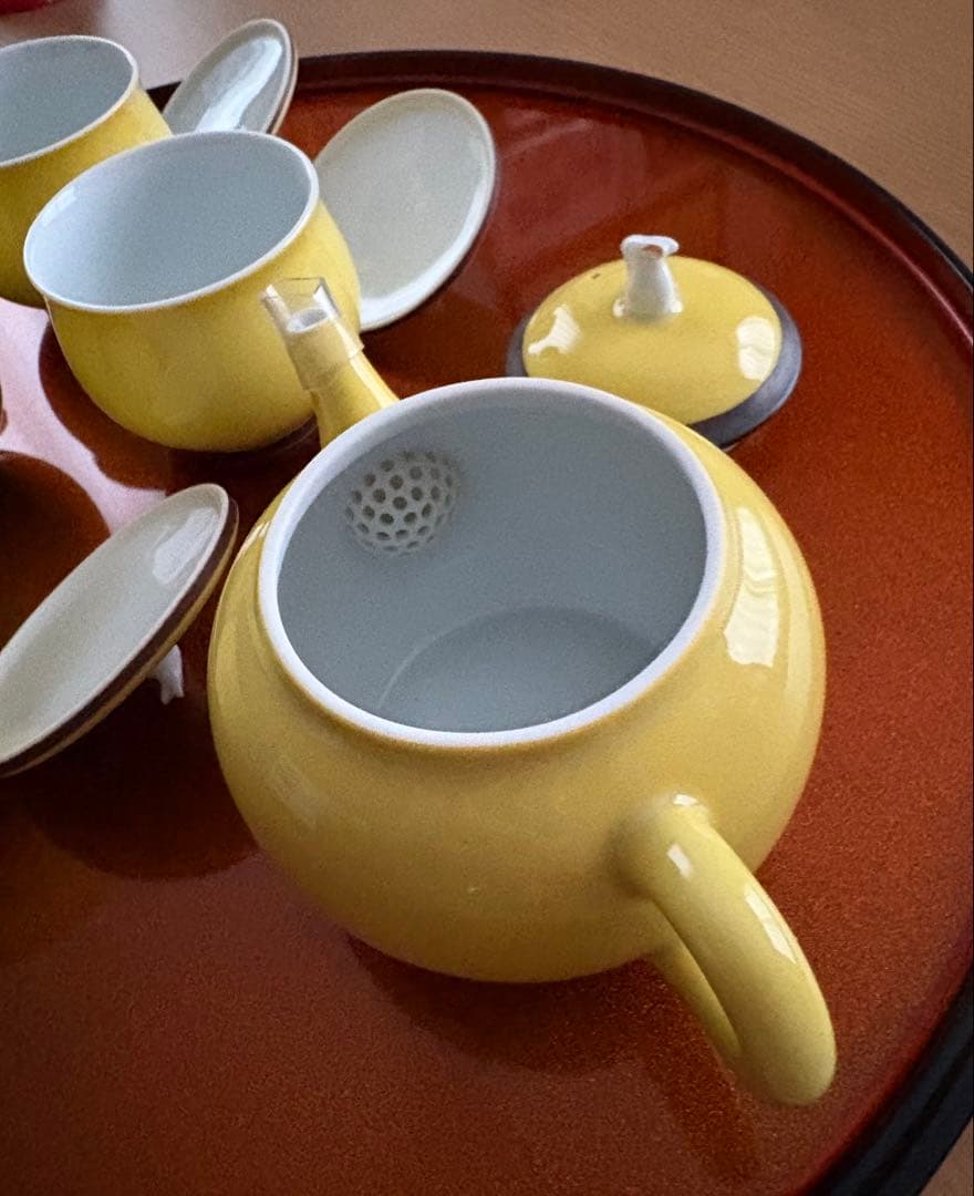 ウサギデザインの黄色茶器セット