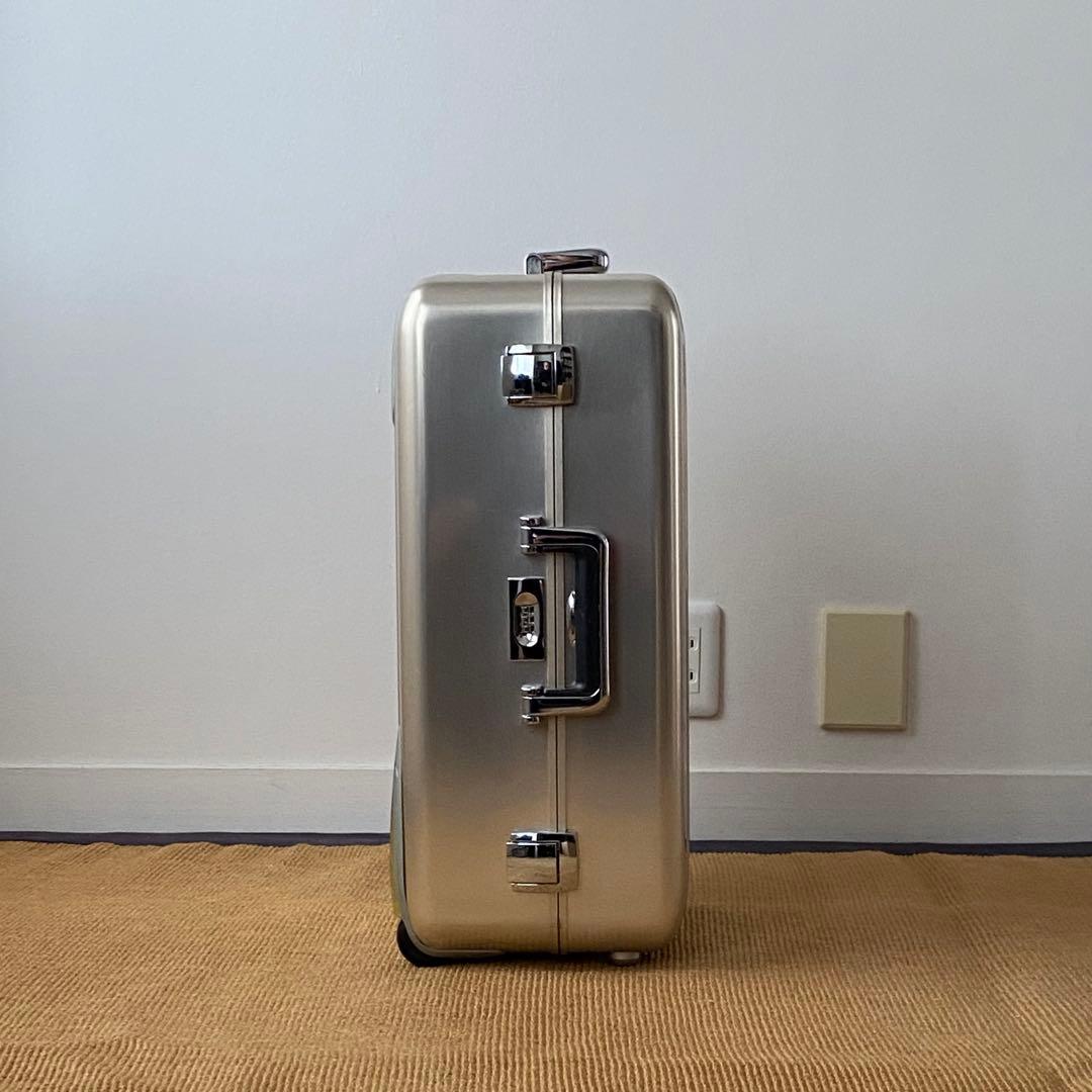 旅行かばん・小分けバッグ ZERO HALLIBURTON / Carry-On Travel Case