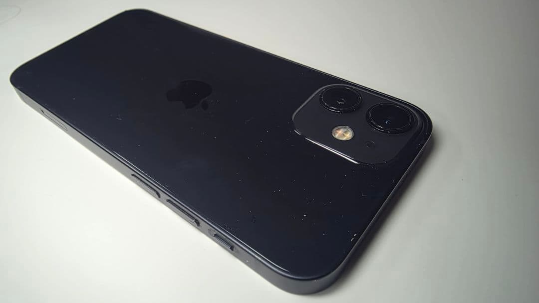 Apple iPhone 12 ブラック 画面にひびあり