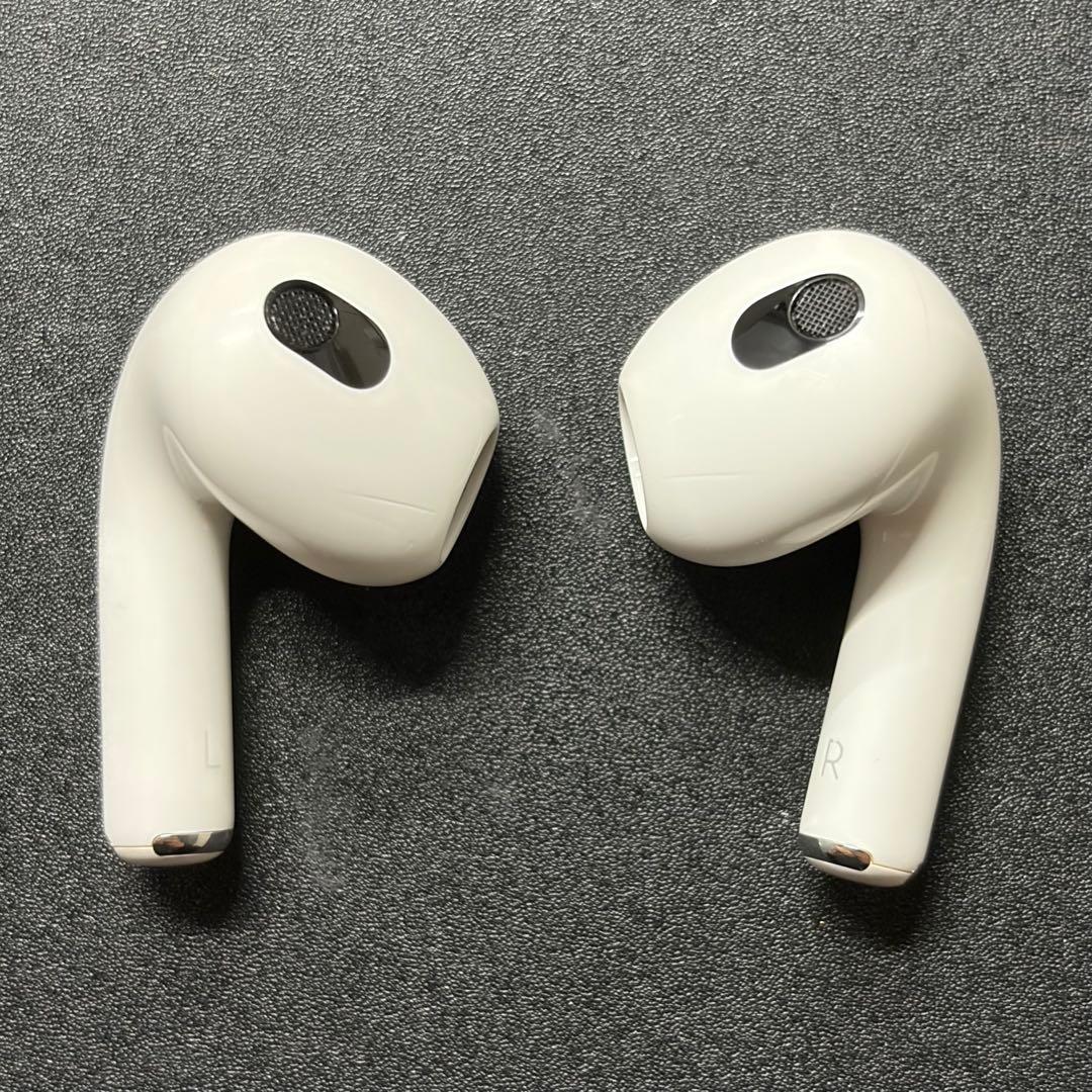 Air pods (第3世代)本体 ＋ Lightning充電ケース