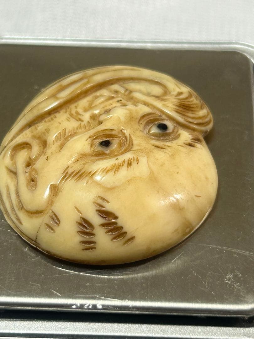 鯨歯 本鯨歯 マッコウクジラ 達磨大師　達磨　だるま　饅頭 置物 根付？縁起物