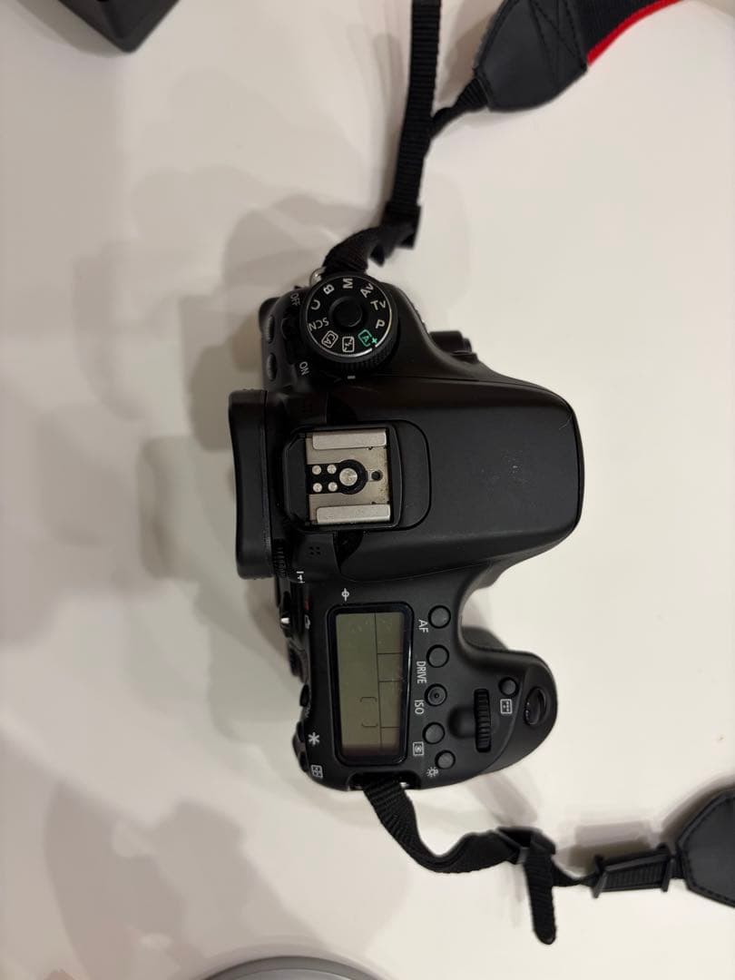 Canon EOS 70D ジャンク品　デジタル一眼レフカメラ
