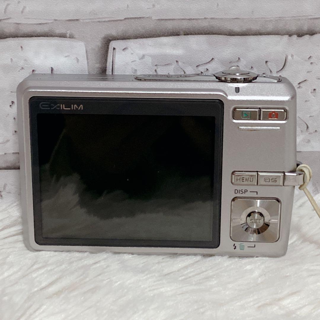 【極美品】 CASIOカシオEXILIM EX-Z500 デジカメ シルバー