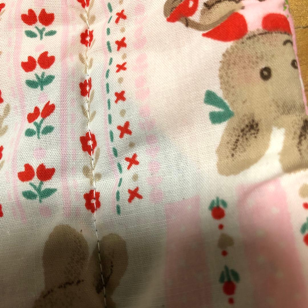 ハンドメイド　花柄パッチワーク　タペストリー