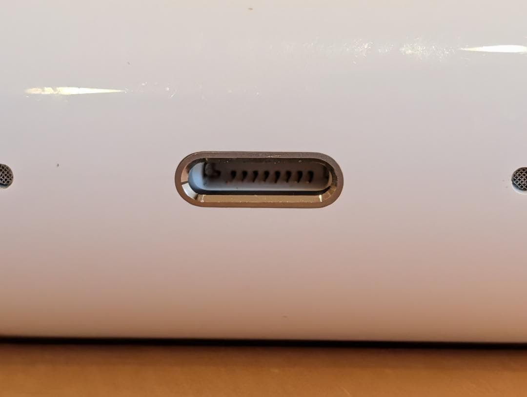 【美品】AirPods Pro (第2世代) MQD83J/A ライトニング端子