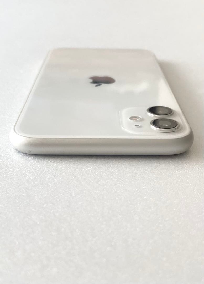 美品　Apple iPhone 11 64GB　ホワイト　　　　　SIMフリー