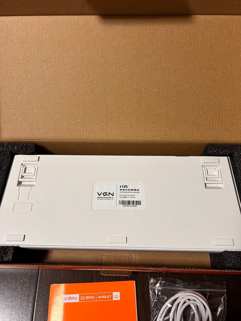 ほぼ新品】VGN 有線メカニカルキーボード｜打鍵音静かめ・ゲーム向け
