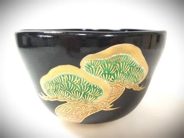 黒色の松 平安「善昇」染付 色絵 金彩 盛上『老松』茶碗 山岡善昇 茶道具 京焼