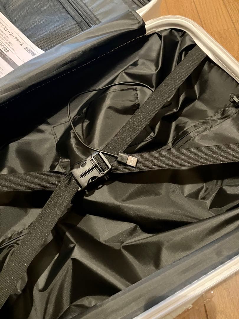 新品のスーツケース　オフホワイトS