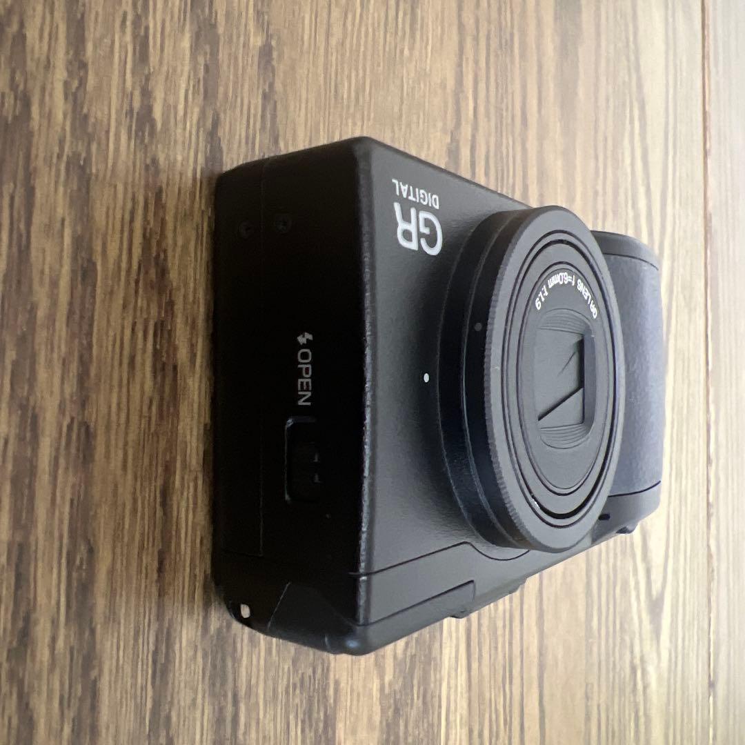 Ricoh GR DIGITAL IIIコンパクトデジタルカメラ