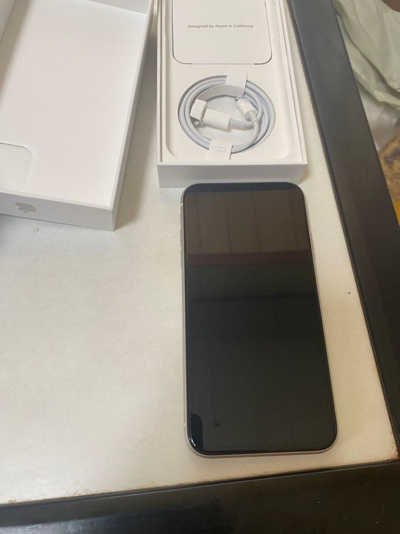 iPhone 11 64GB ホワイト 本体　simフリー