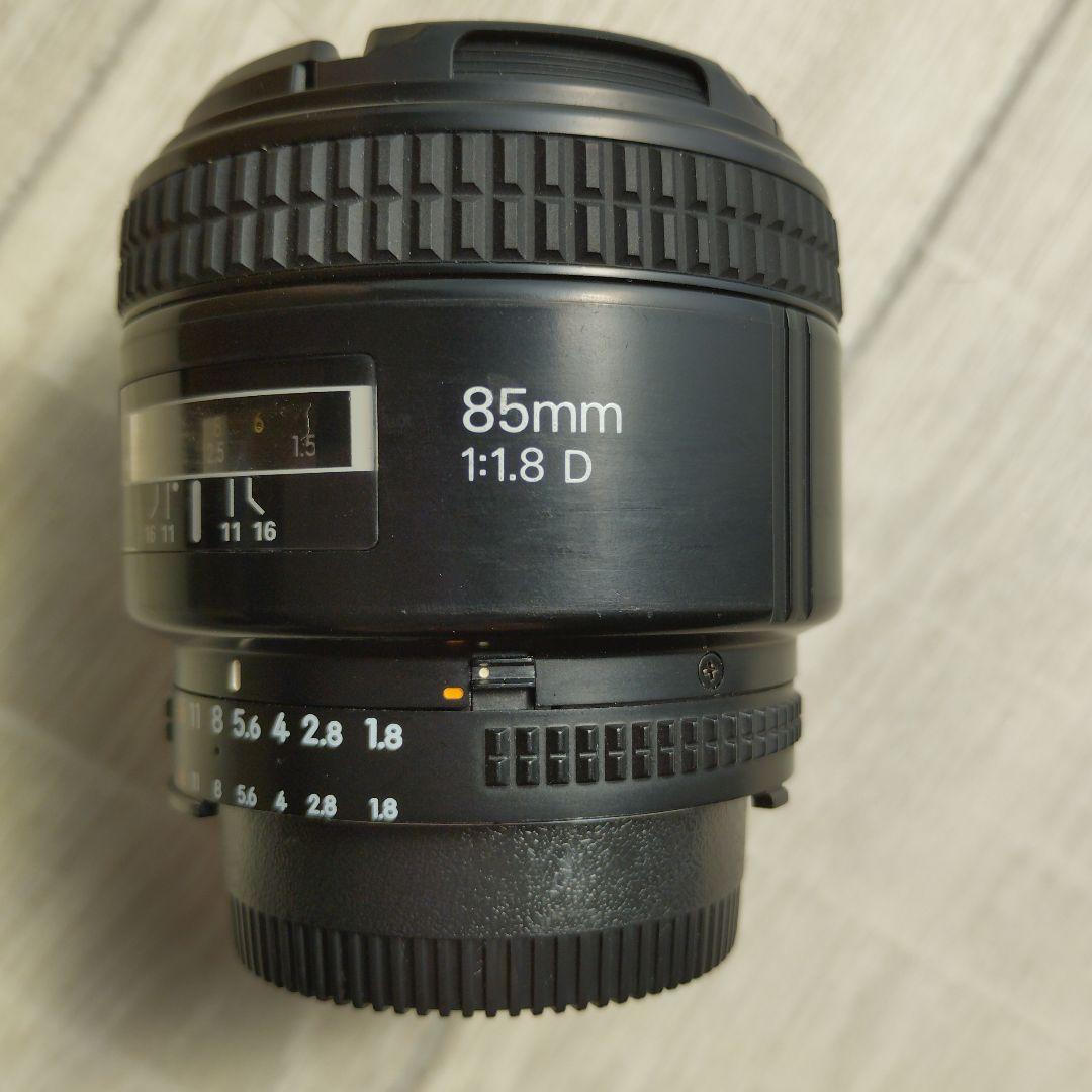 NIKON AF NIKKOR 85mm f/1.8 D【フード付】