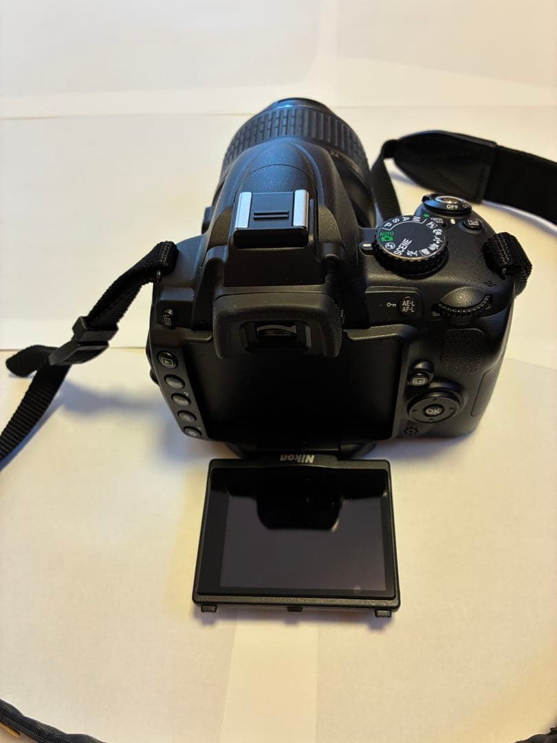 ニコンNikonD5000ダブルズームキットストラップ付き