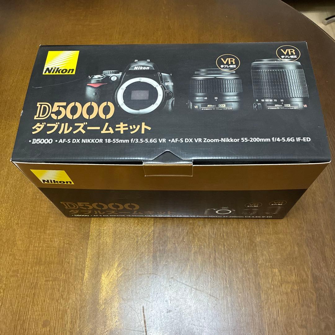 ニコンNikonD5000ダブルズームキットストラップ付き