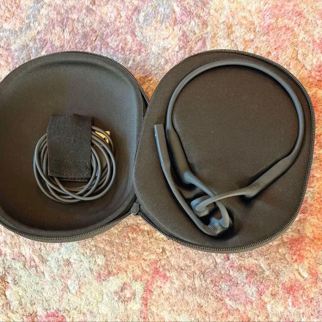 shokz OpenComm2骨伝導イヤホン ハードケース付き