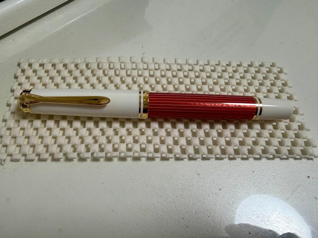 【保証期間内】Pelikan スーベレーンM600 細字 レッドホワイト 万年筆