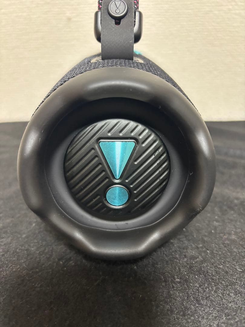 JBL CHARGE 6（ファンキーブラック）