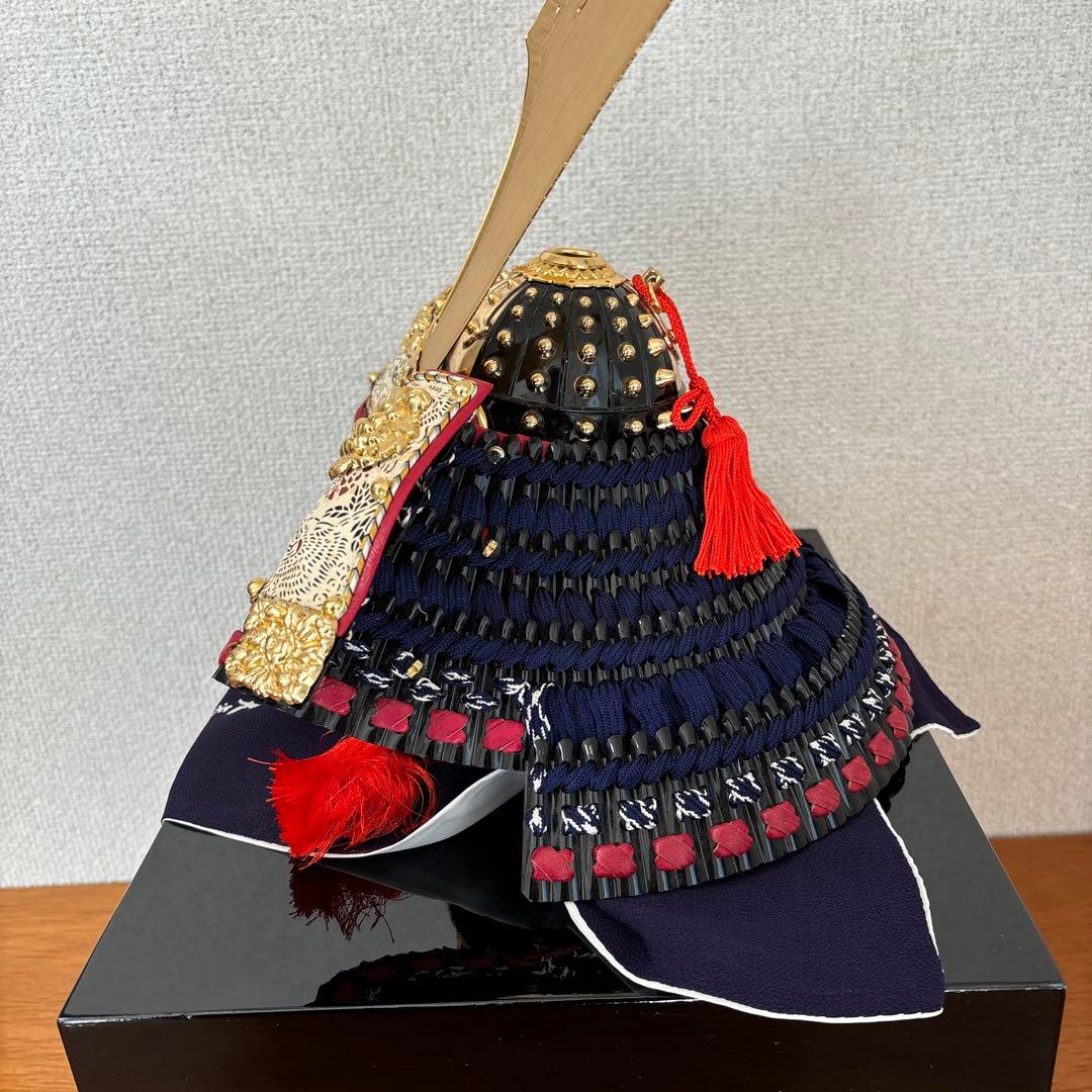 伝統的な日本の兜飾り　端午の節句