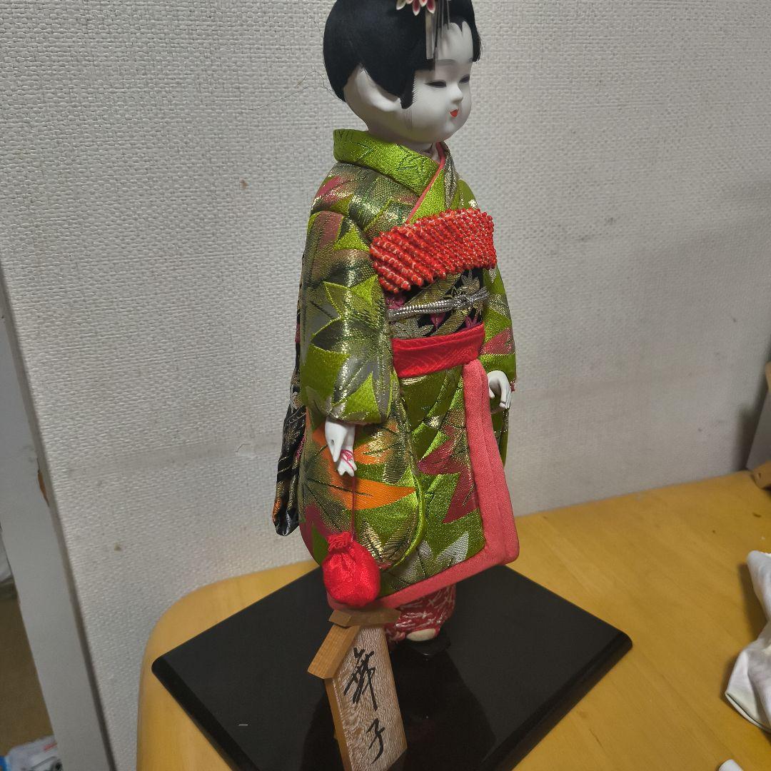 日本人形 緑色と赤色の着物　正絹製