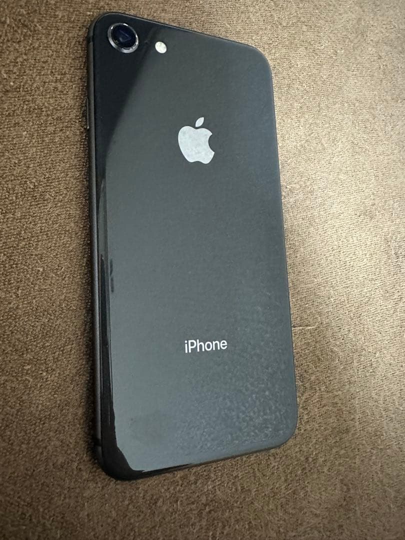 iPhone 8 スペースグレイ64GB