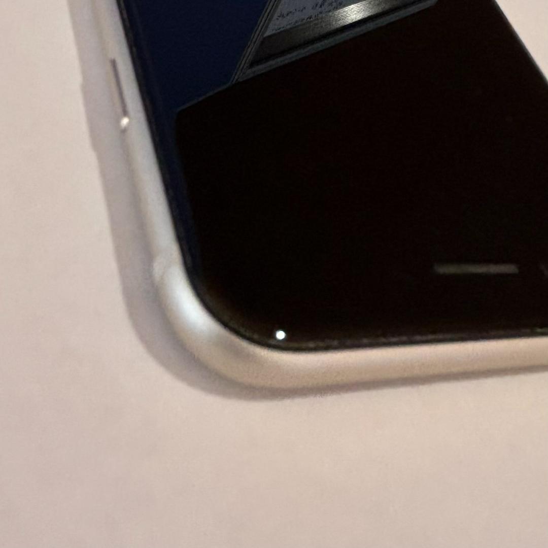 iPhone SE3 64Gb SIMフリー スターライト　白色　603091