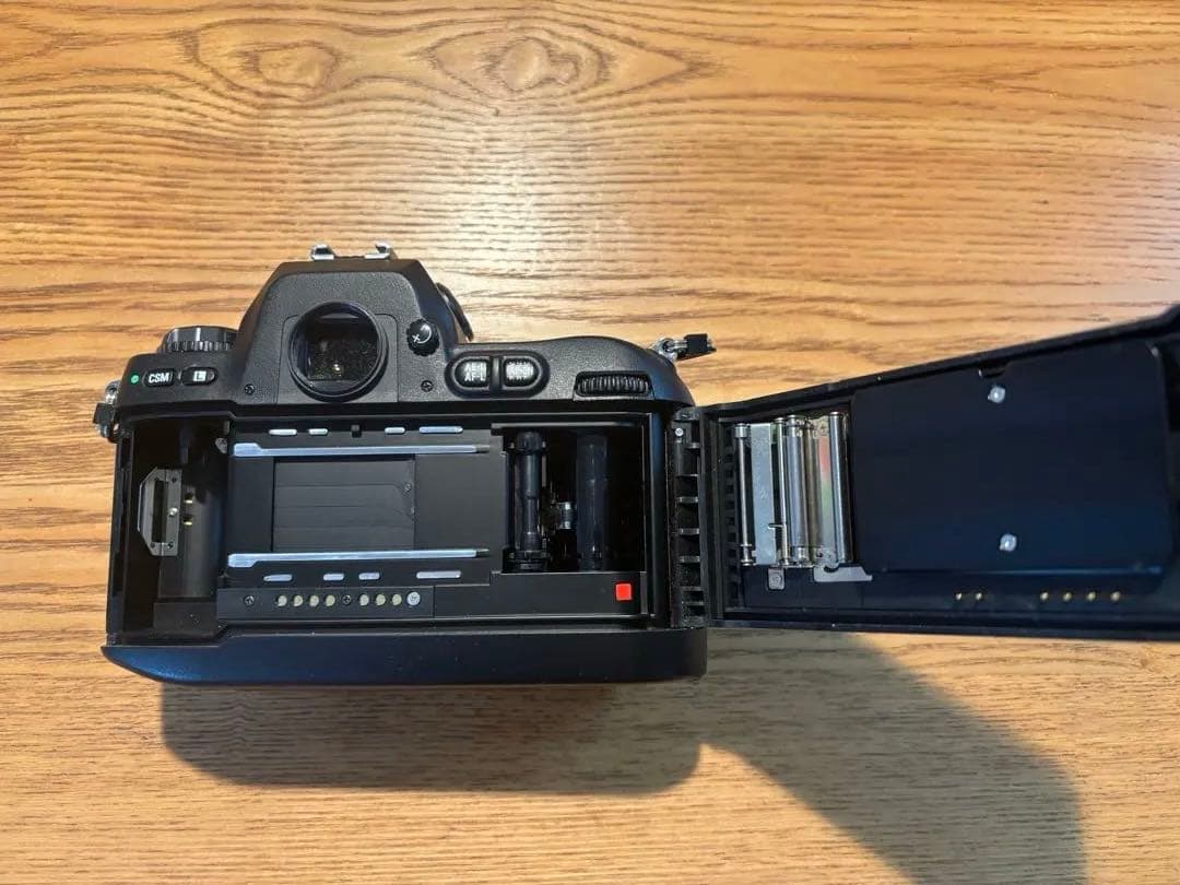 完動品　Nikon F100 フィルム一眼　NIKON ニコン 加水分解なし