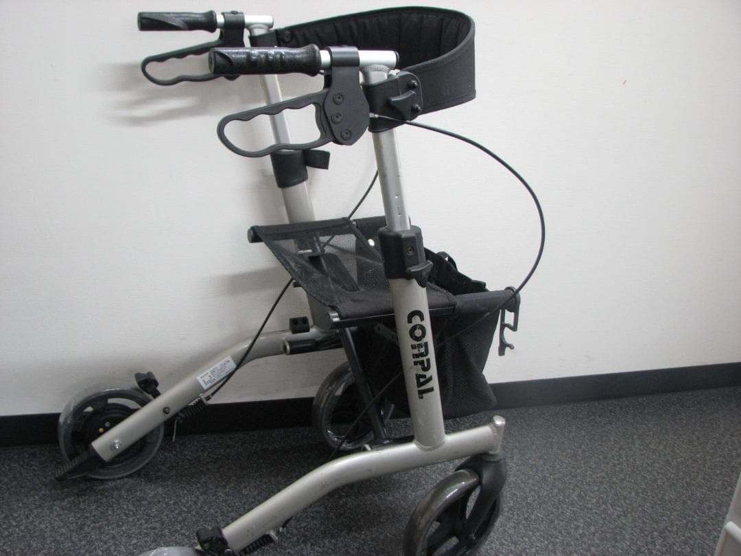 ナブテスコ　CONPAL 抑速ブレーキ付き歩行車 歩行器 シルバーカー ①