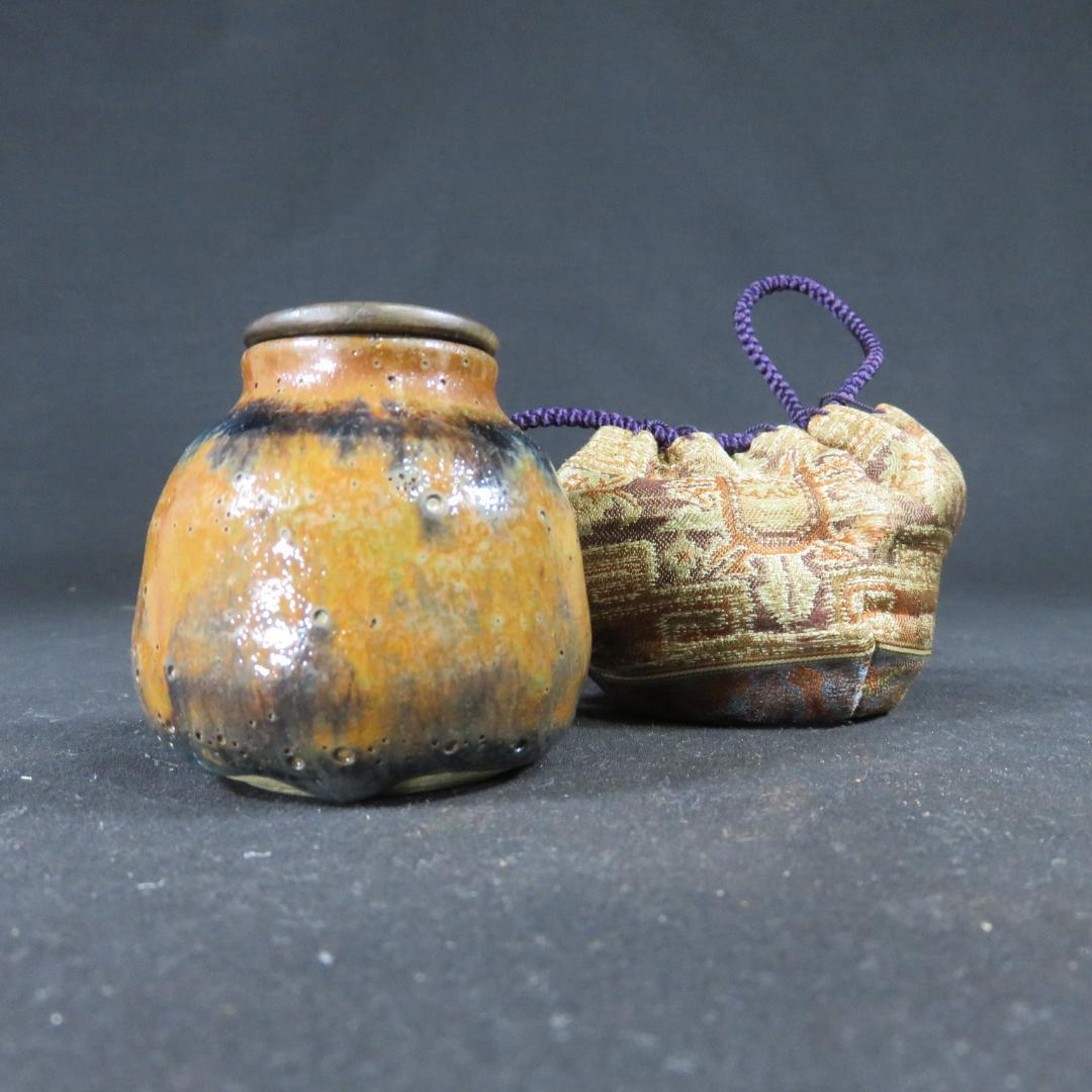 茶入れ 木箱 茶道具 【茶道具】褐釉 茶入 仕覆 木箱付き