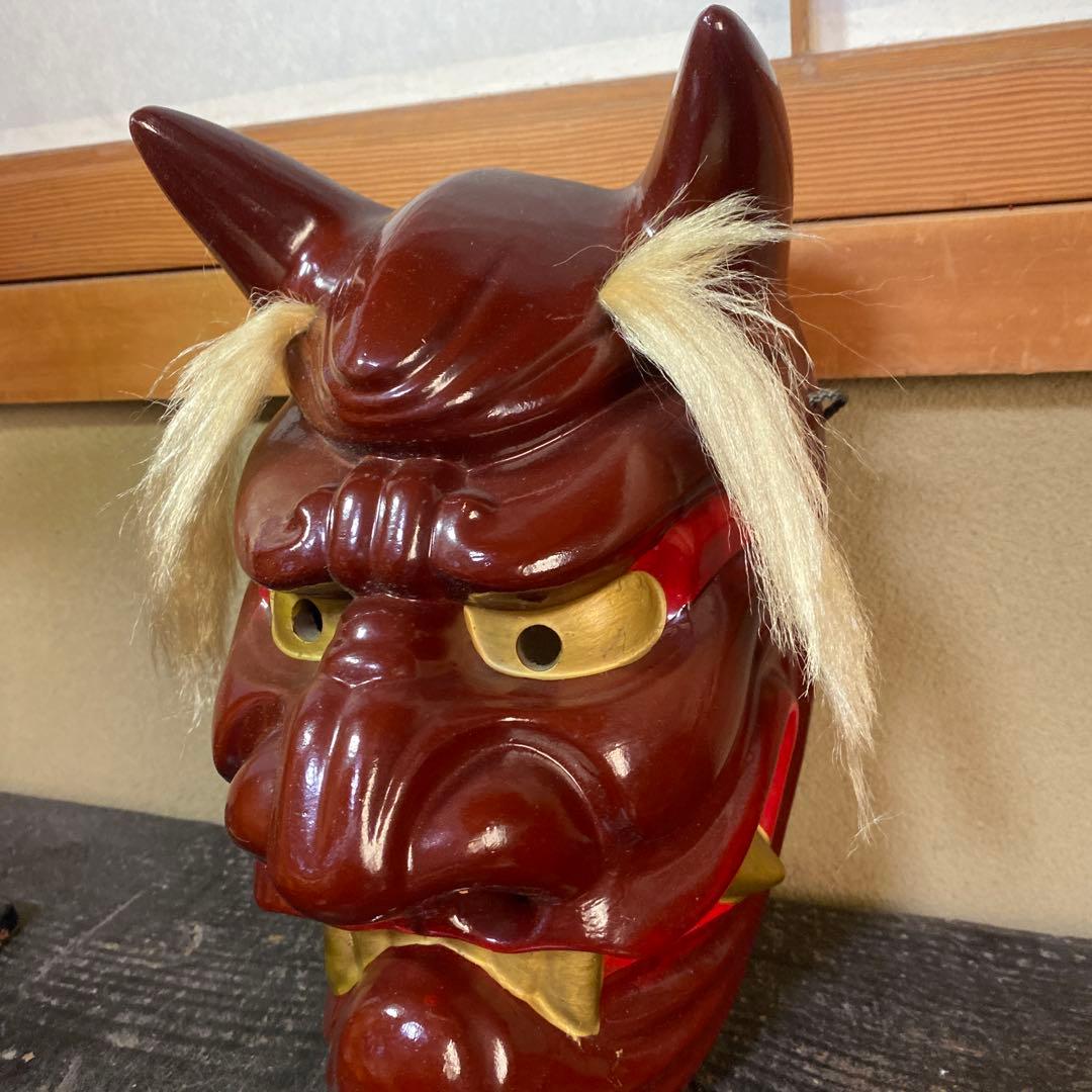 日本の伝統的な陶器製鬼の面 赤