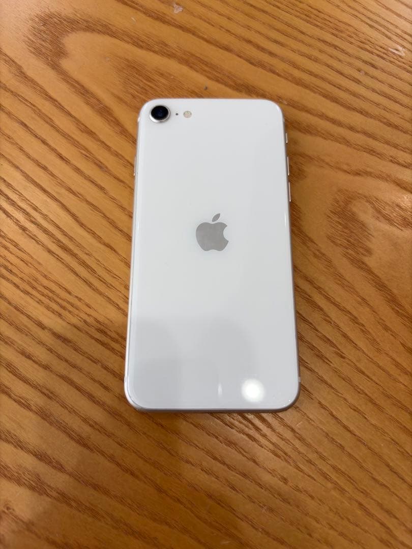 Apple iPhone SE 第3世代ホワイト