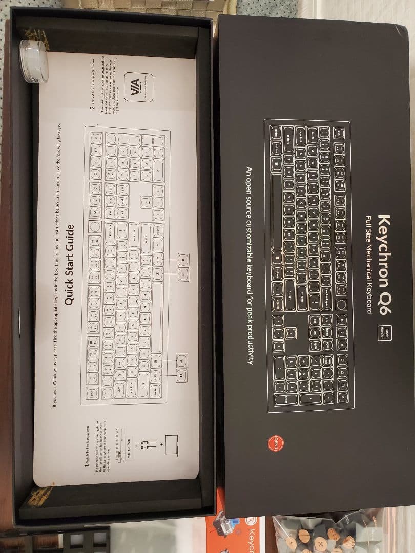 Keychron Q6 + 純正キーキャップ +赤軸 108個