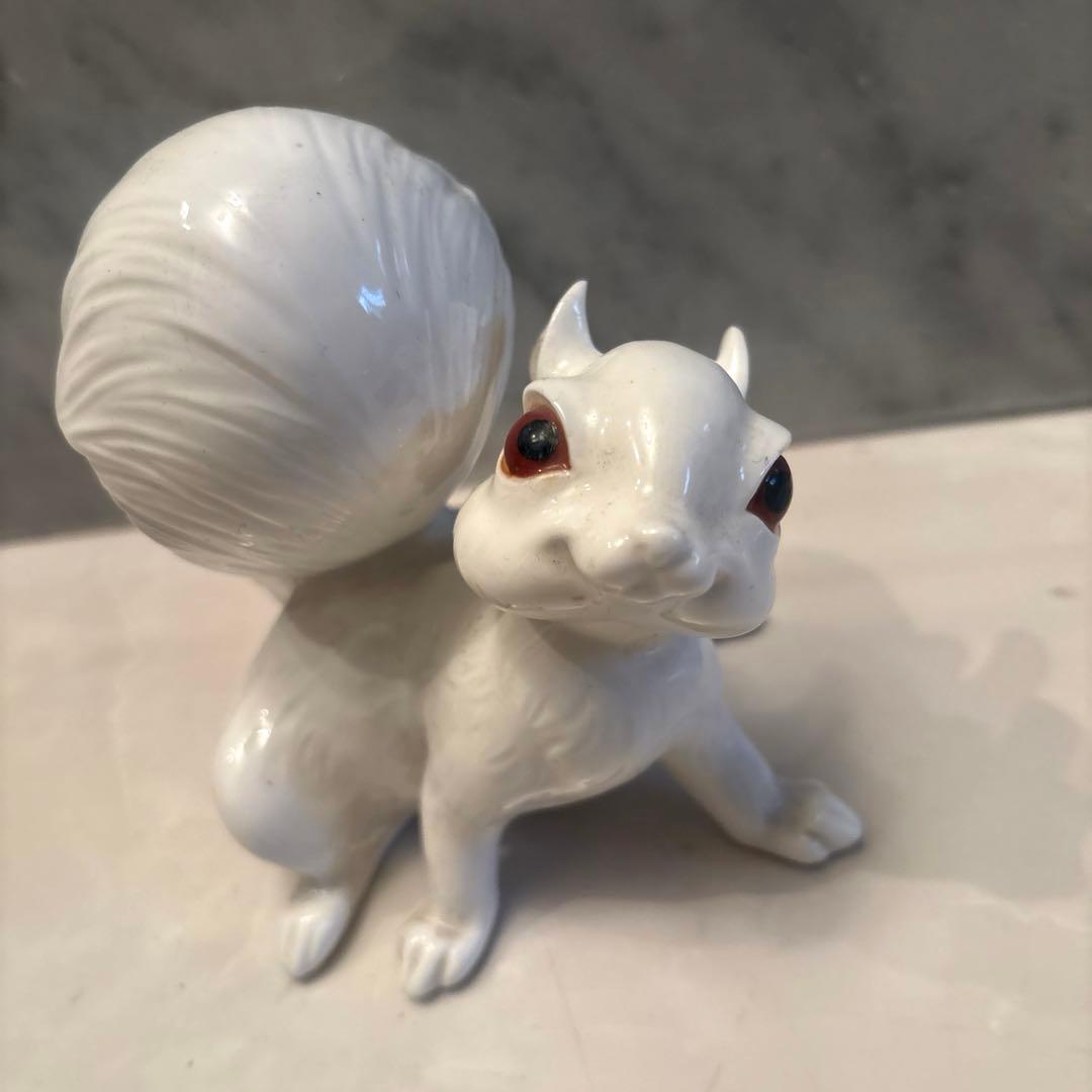 70年代アメリカ生きているように美しい瞳でこちらを眺めるリスの陶器フィギュリン